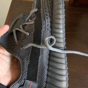 Yeezy 350 Boost  v2 (non reflective)